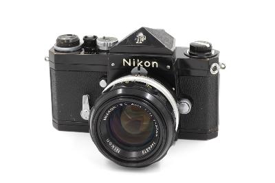 Nikon F + Nikkor 50mm f1.4  (occasion) 